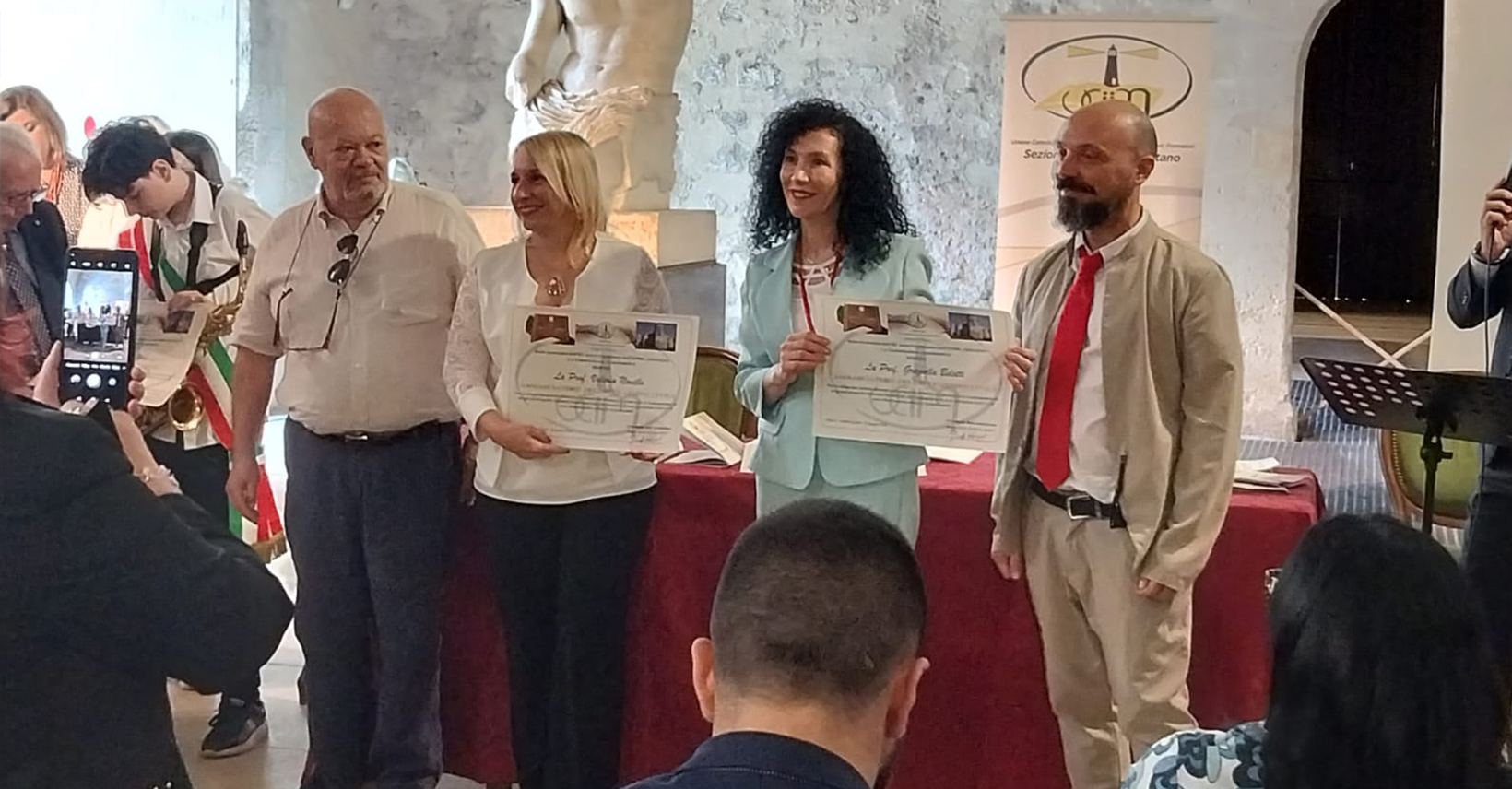 Cerimonia Ambasciatore ed. Civica, premiate due docenti dell’Istituto R.L. Montalcini di Iseo